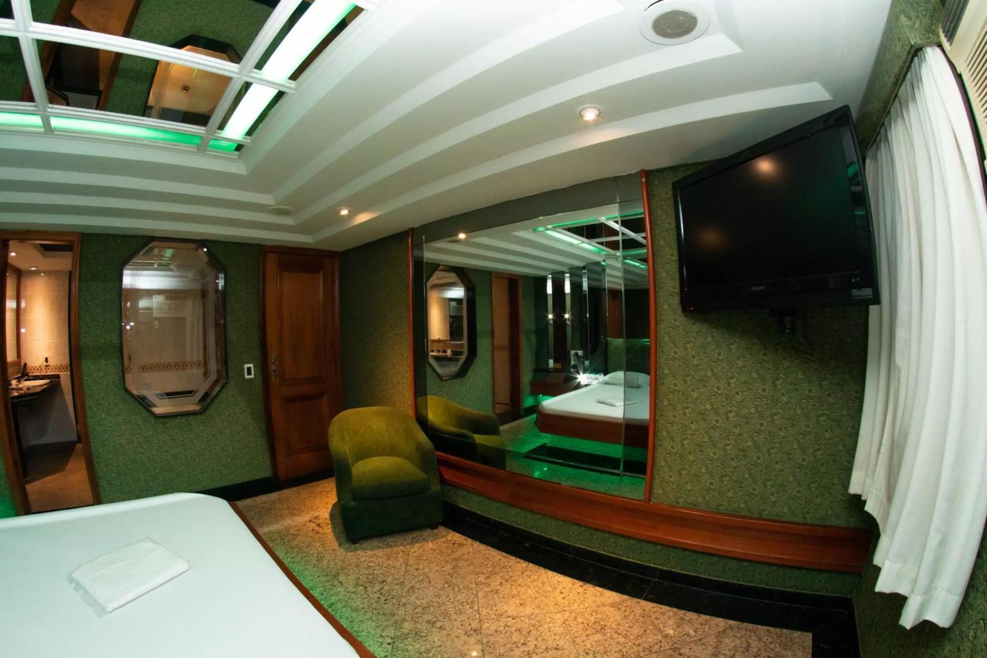 Deluxe Suite with Spa Bath,1742884626:JPEG